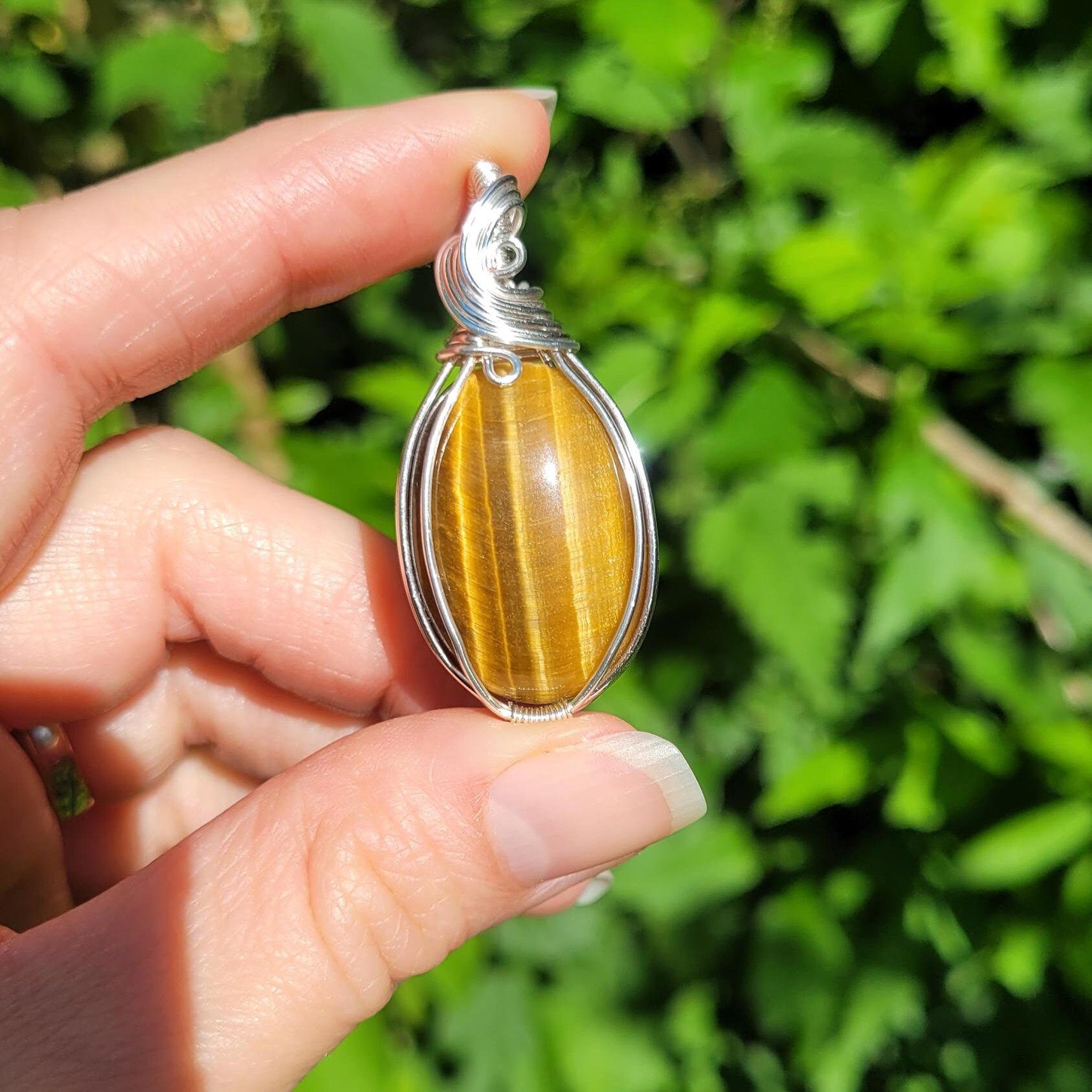 Pendentif oeil de tigre 4,6 cm wire wrapping argenté