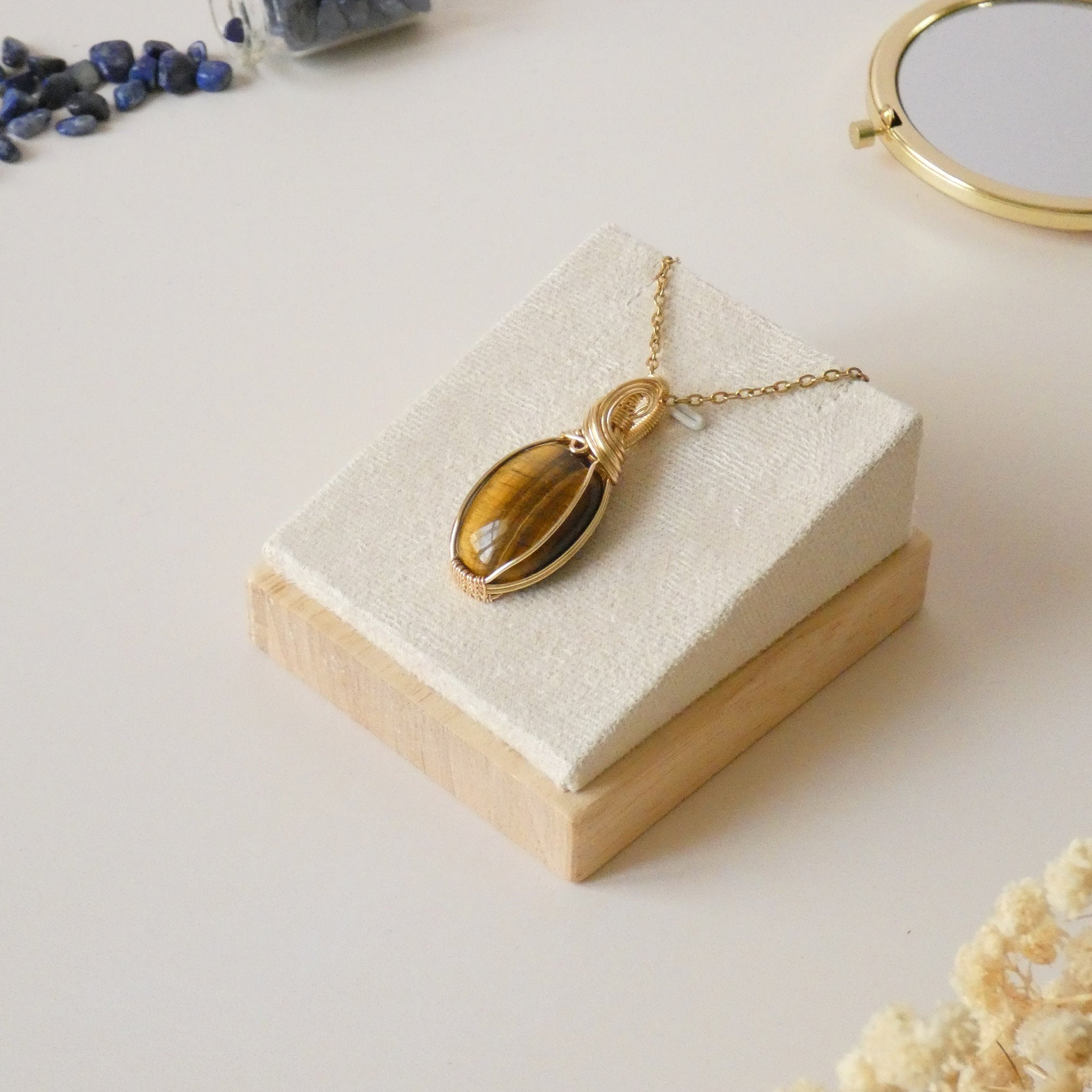 Pendentif oeil de tigre 4,4cm wire wrapping doré