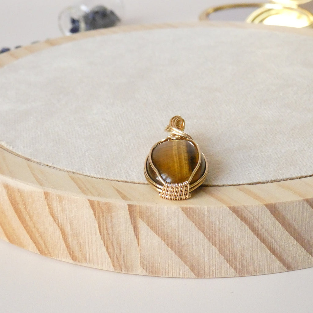 Pendentif oeil de tigre 4,4cm wire wrapping doré