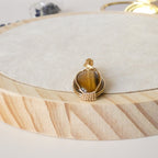 Pendentif oeil de tigre 4,4cm wire wrapping doré