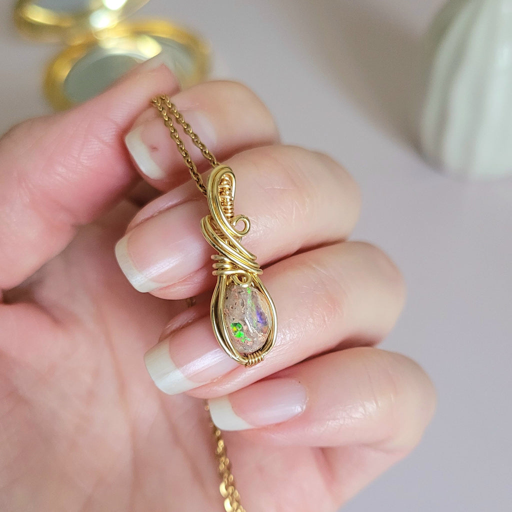 Pendentif opale Cantera du Mexique - wire wrapping doré - pierre naturelle