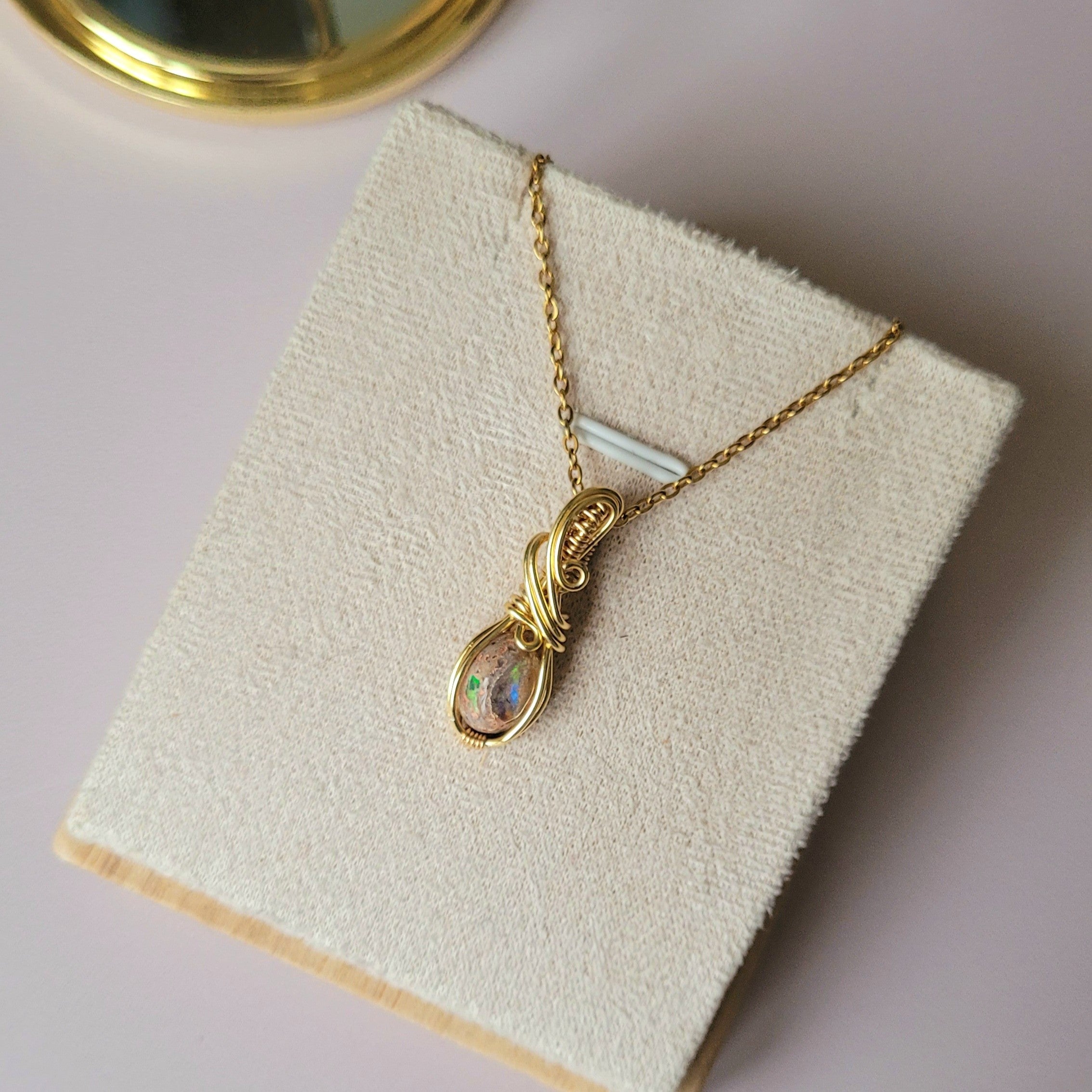 Pendentif opale Cantera du Mexique - wire wrapping doré - pierre naturelle