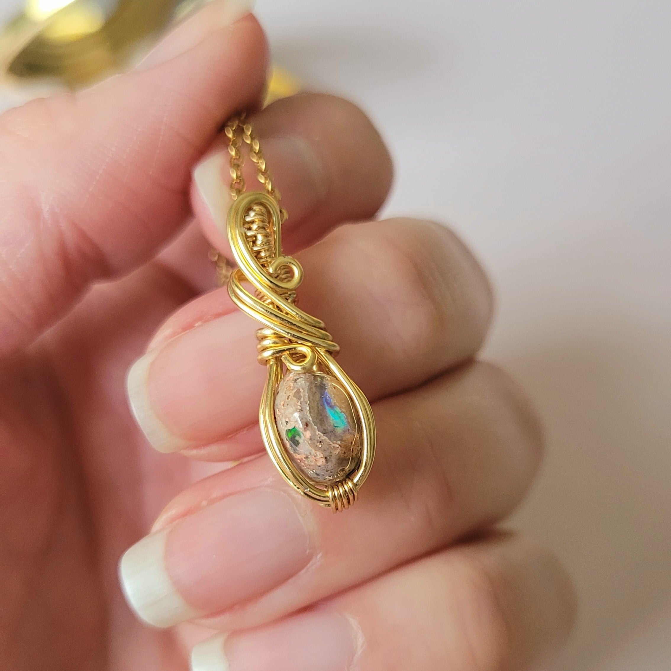 Pendentif opale Cantera du Mexique - wire wrapping doré - pierre naturelle