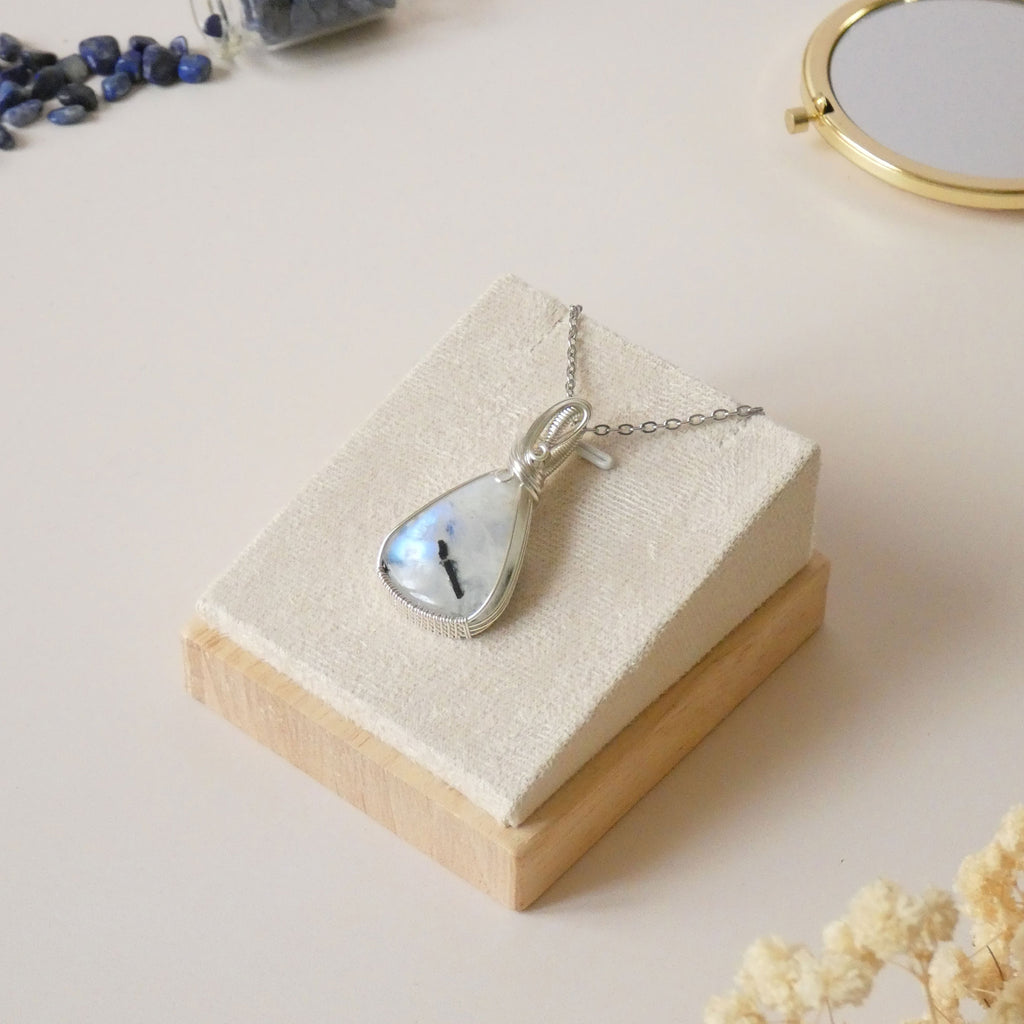 Pendentif en péristérite bleue 4,5 cm bijou artisanal en pierre naturelle