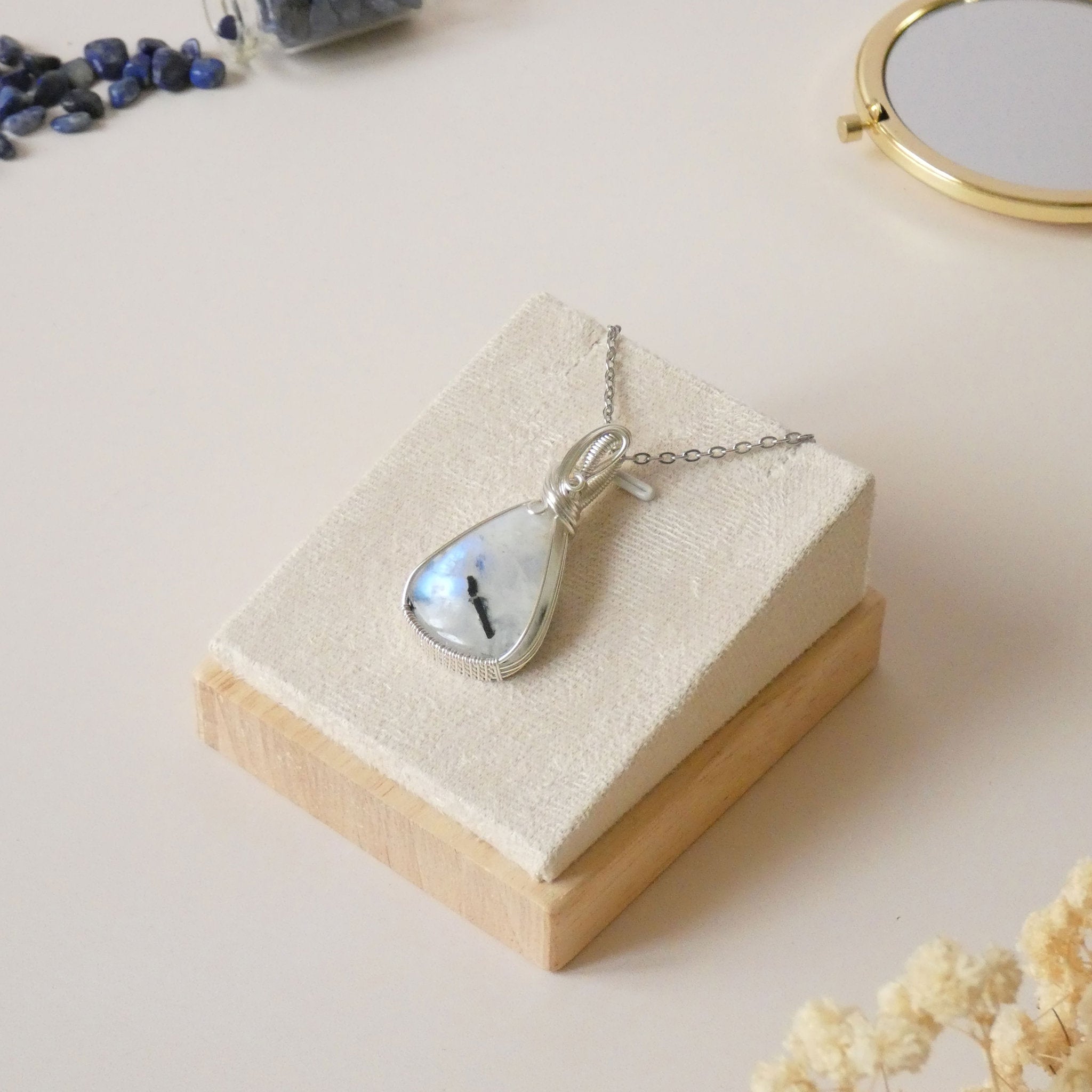 Pendentif en péristérite bleue 4,5 cm bijou artisanal en pierre naturelle