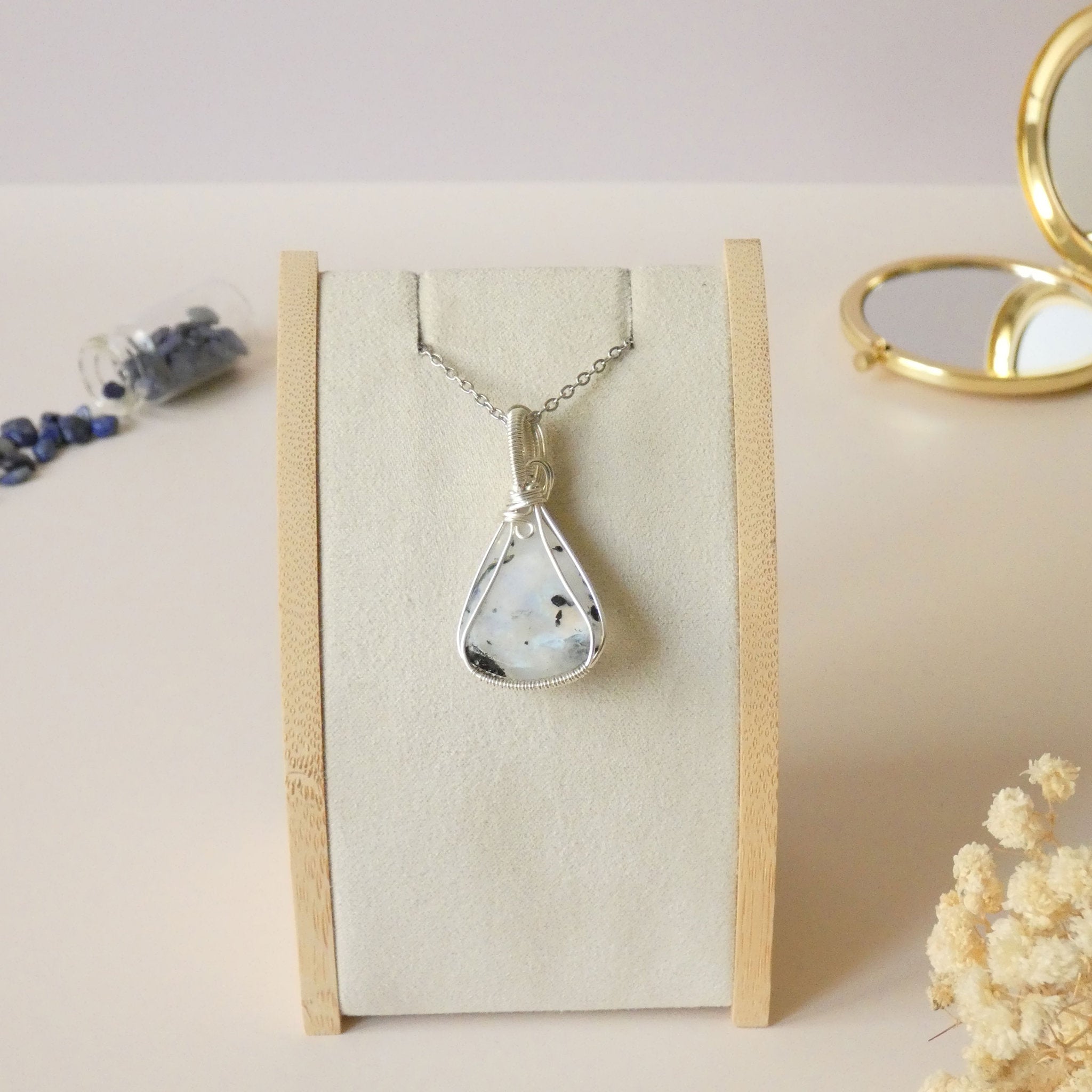 Pendentif en péristérite bleue 4,5 cm bijou artisanal en pierre naturelle