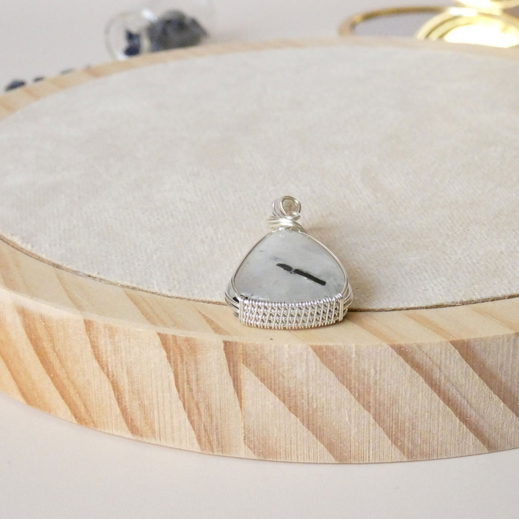 Pendentif en péristérite bleue 4,5 cm bijou artisanal en pierre naturelle