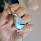 Pendentif en péristérite bleue 4,5 cm bijou artisanal en pierre naturelle