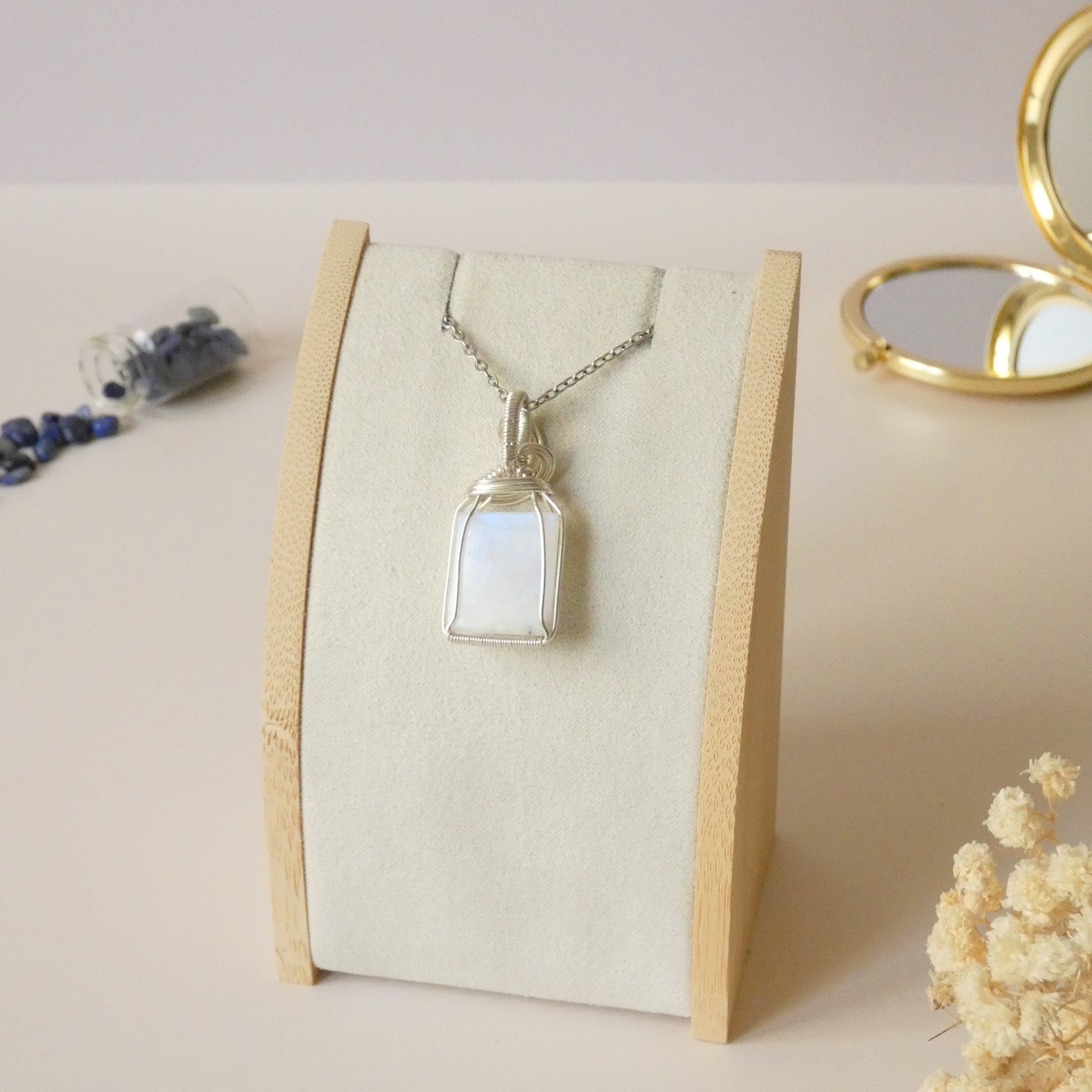 Pendentif en péristérite bleue 4 cm bijou artisanal