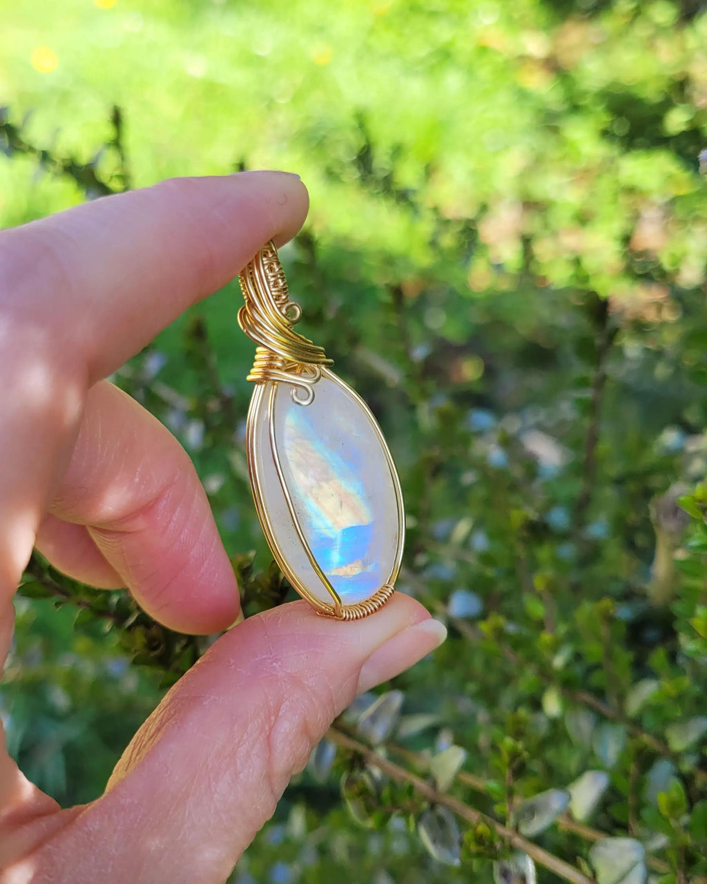 Pendentif en péristérite - wire wrapping doré - pierre naturelle