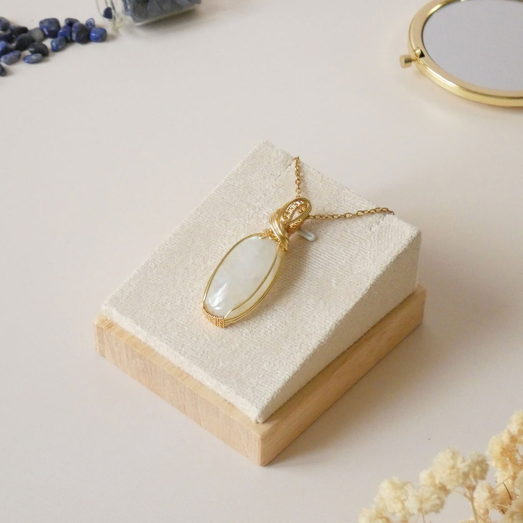 Pendentif en péristérite - wire wrapping doré - pierre naturelle