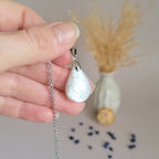 Pendentif en pierre de lune 2,5 cm – Bélière argentée