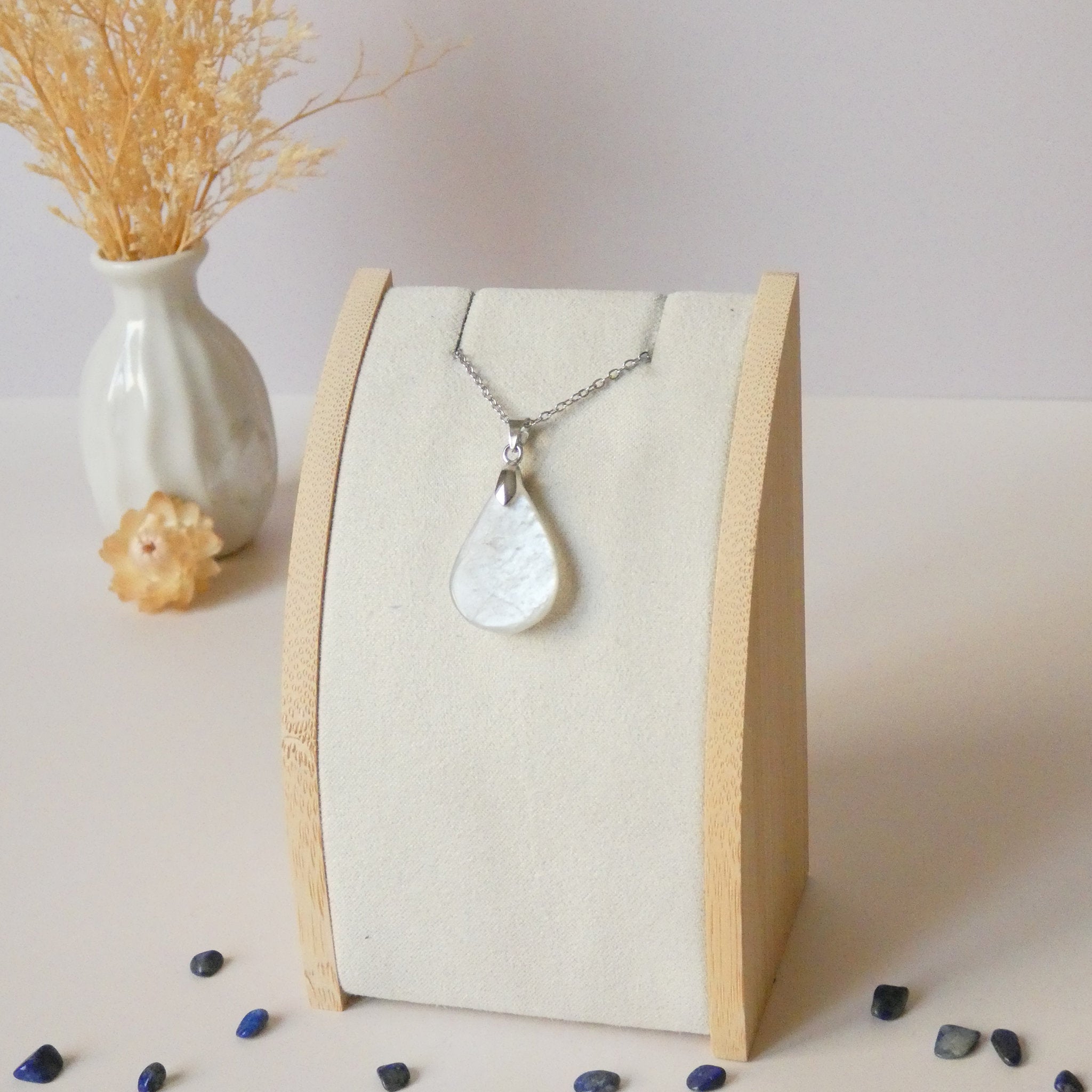 Pendentif en pierre de lune 2,5 cm – Bélière argentée