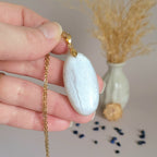 Pendentif en pierre de lune 4 cm – Bélière dorée