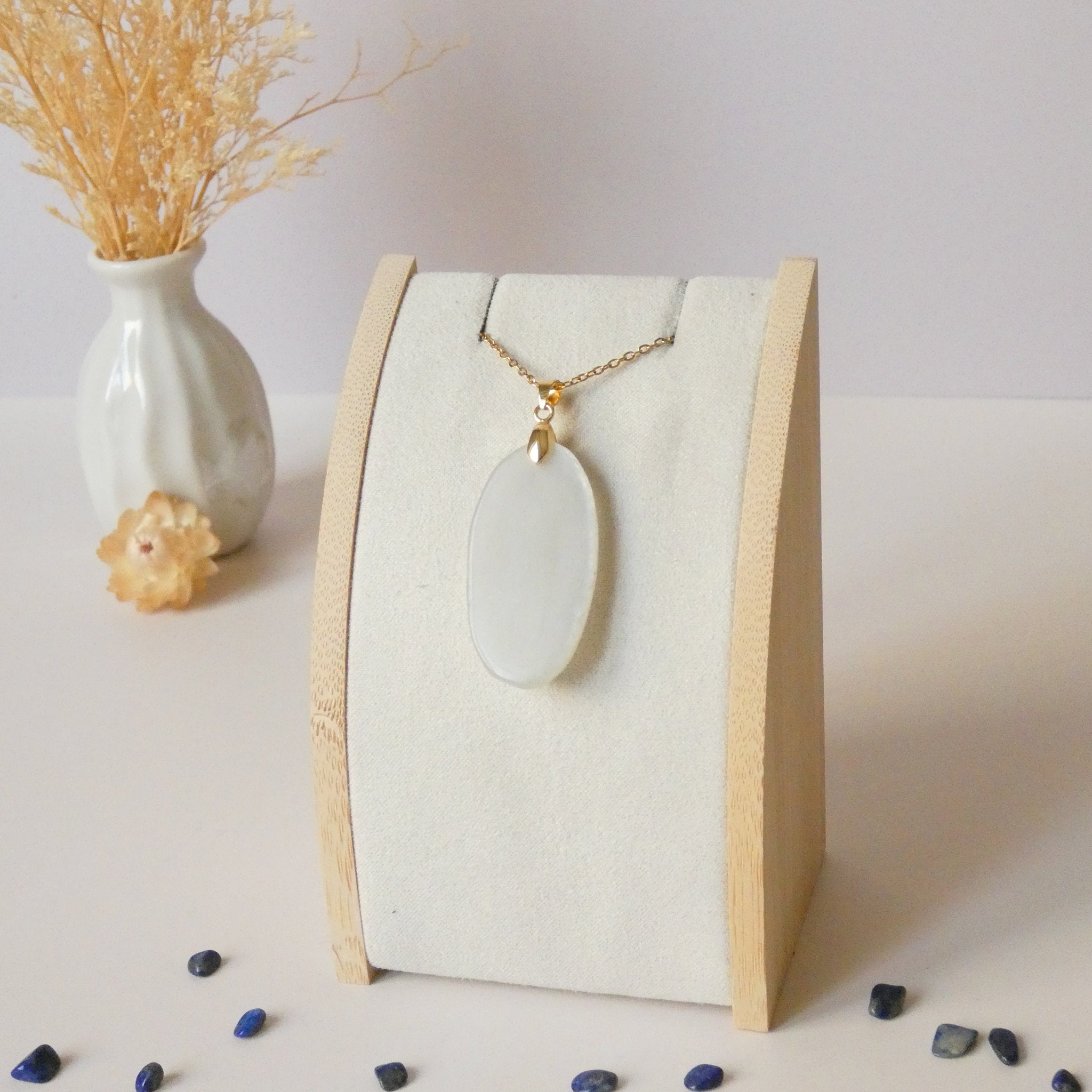 Pendentif en pierre de lune 4 cm – Bélière dorée