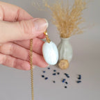 Pendentif en pierre de lune 2,8 cm – Bélière dorée