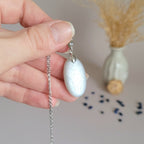 Pendentif en pierre de lune 2,8 cm – Bélière argentée
