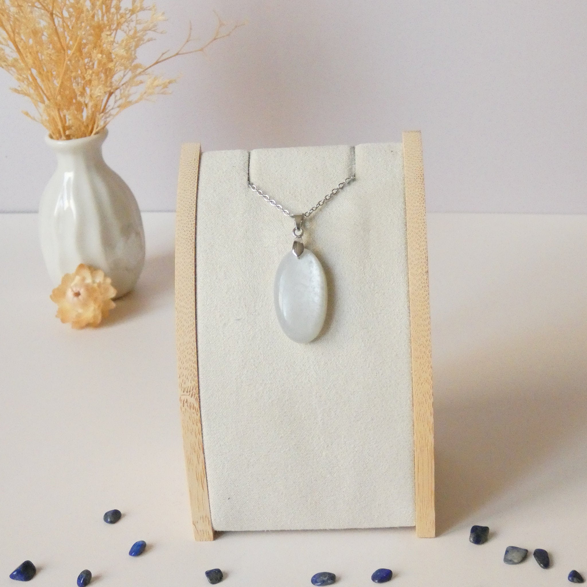 Pendentif en pierre de lune 2,8 cm – Bélière argentée