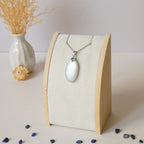 Pendentif en pierre de lune 2,8 cm – Bélière argentée