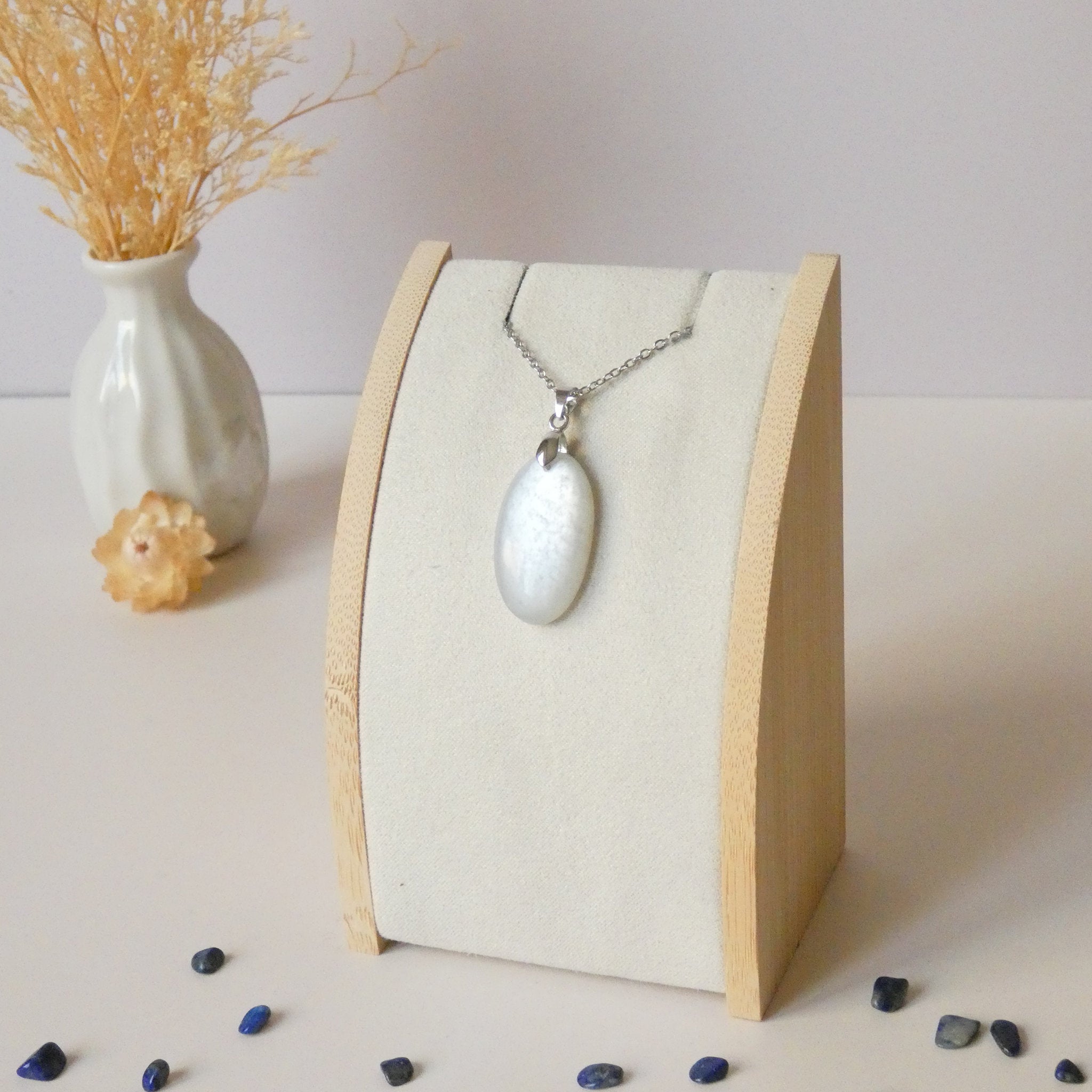 Pendentif en pierre de lune 2,8 cm – Bélière argentée