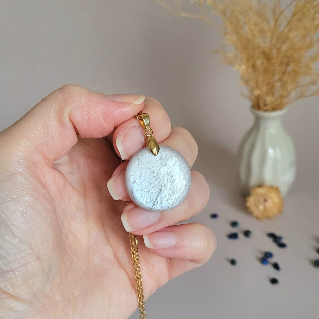 Pendentif en pierre de lune ronde 2,5 cm bélière dorée