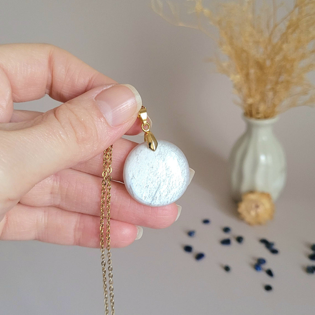 Pendentif en pierre de lune ronde 2,5 cm bélière dorée