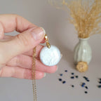 Pendentif en pierre de lune ronde 2,5 cm bélière dorée