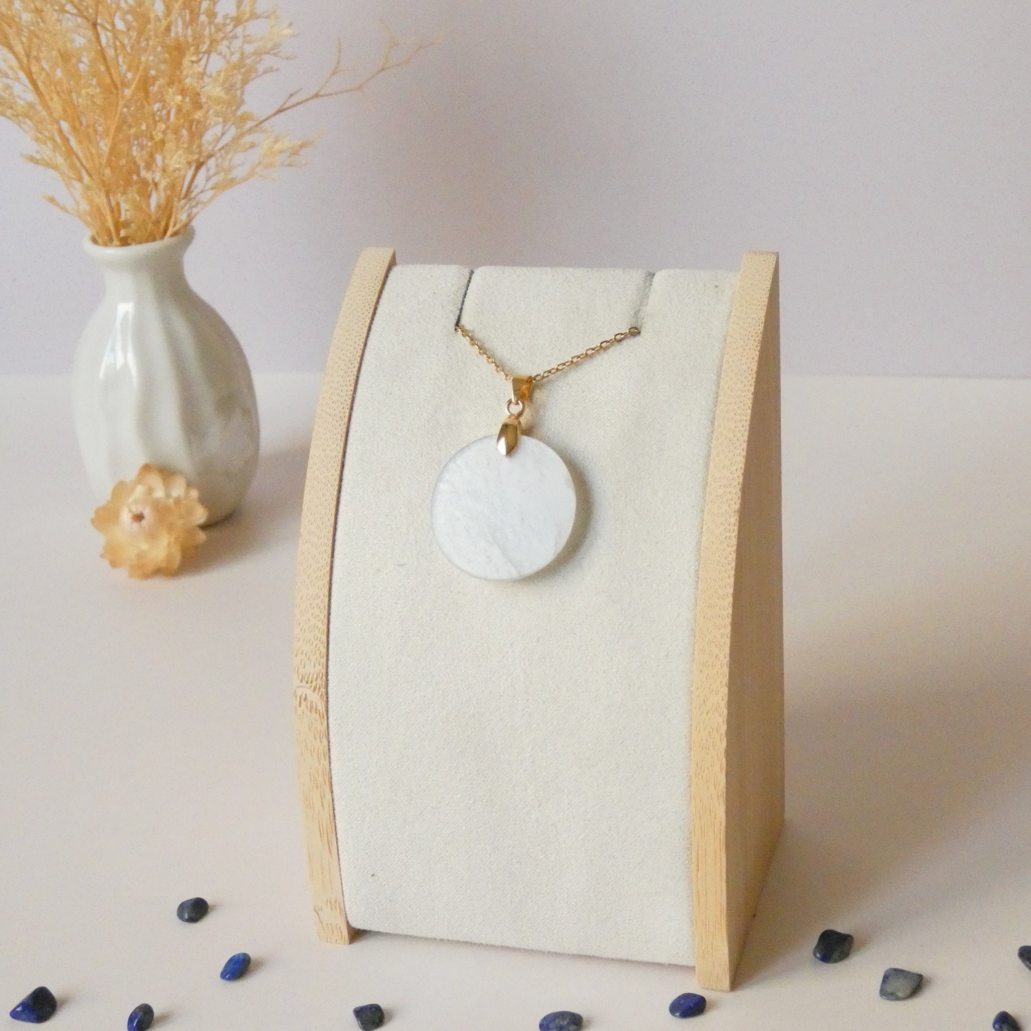 Pendentif en pierre de lune ronde 2,5 cm bélière dorée