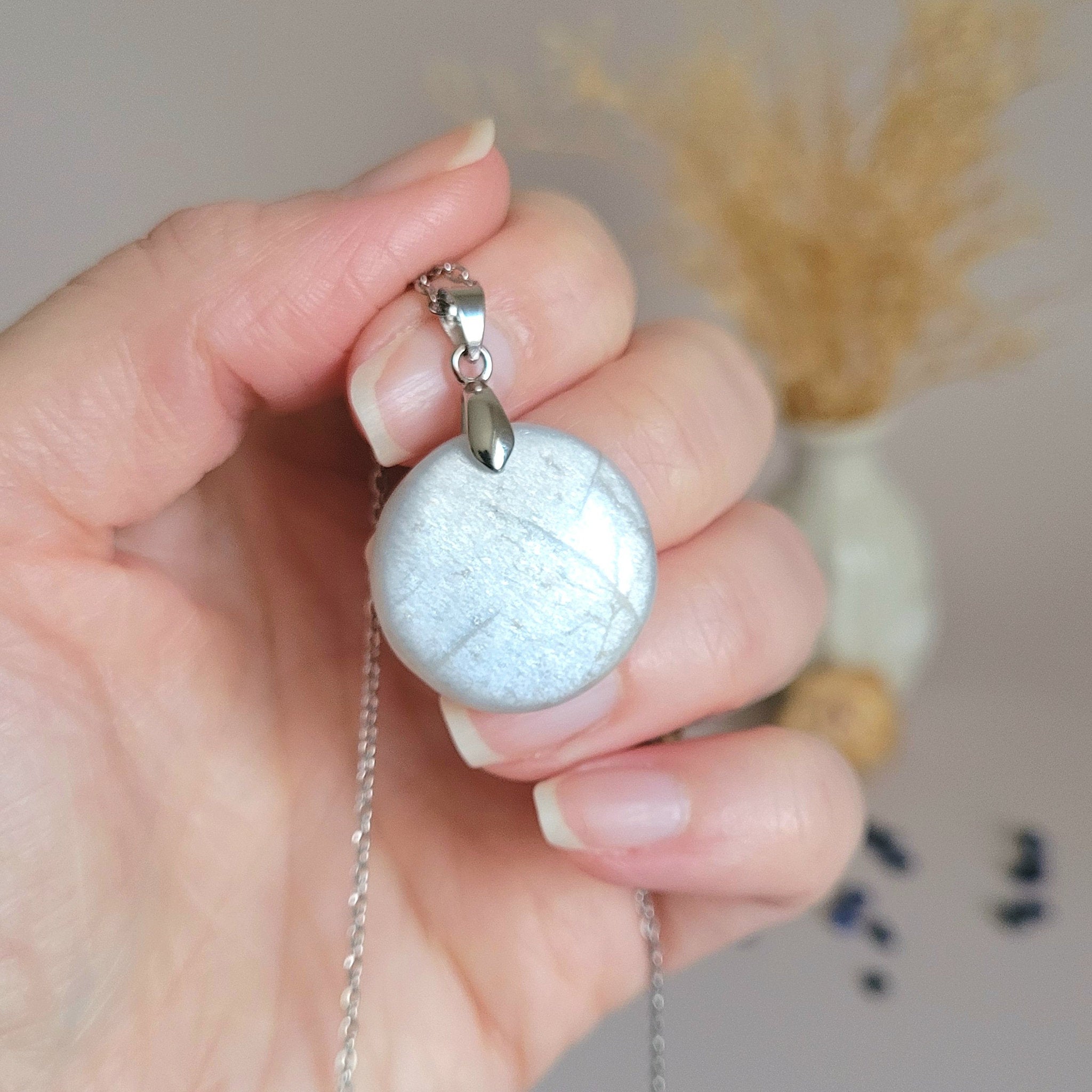 Pendentif en pierre de lune 2,3 cm - Bélière argentée