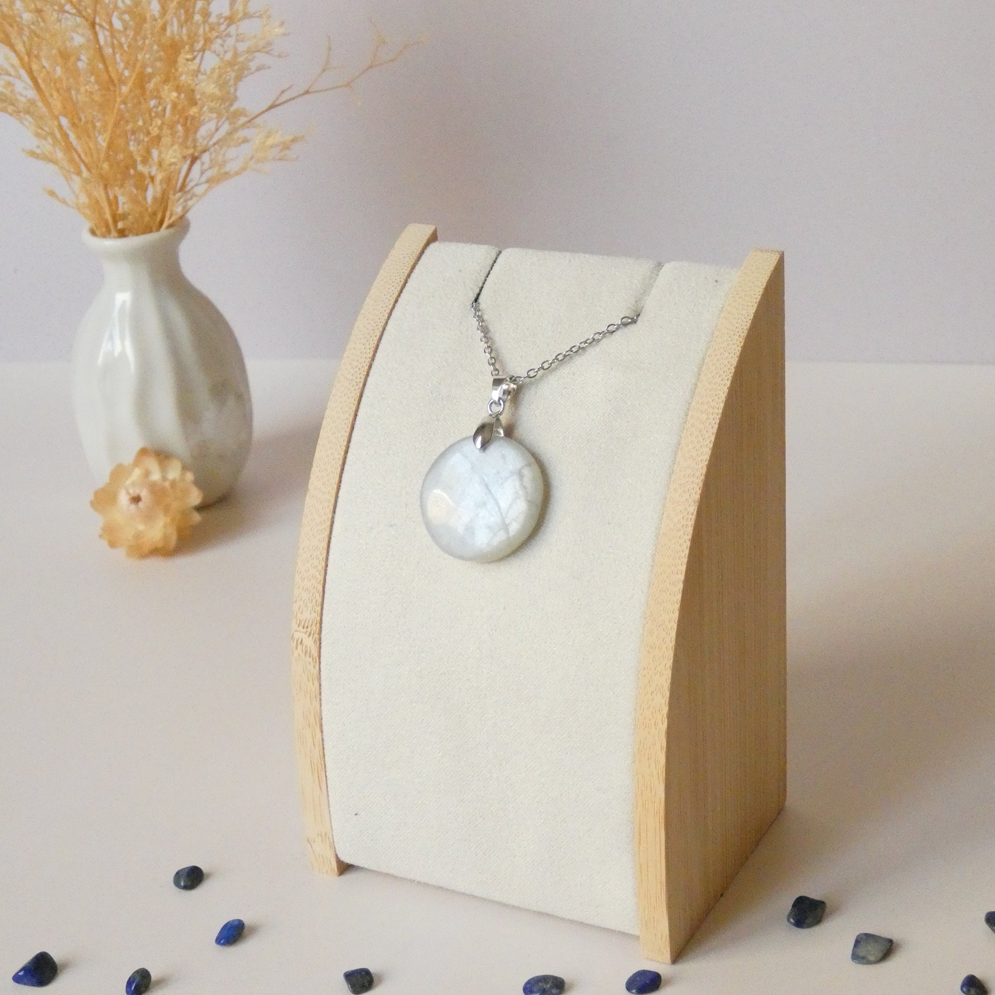 Pendentif en pierre de lune 2,3 cm - Bélière argentée