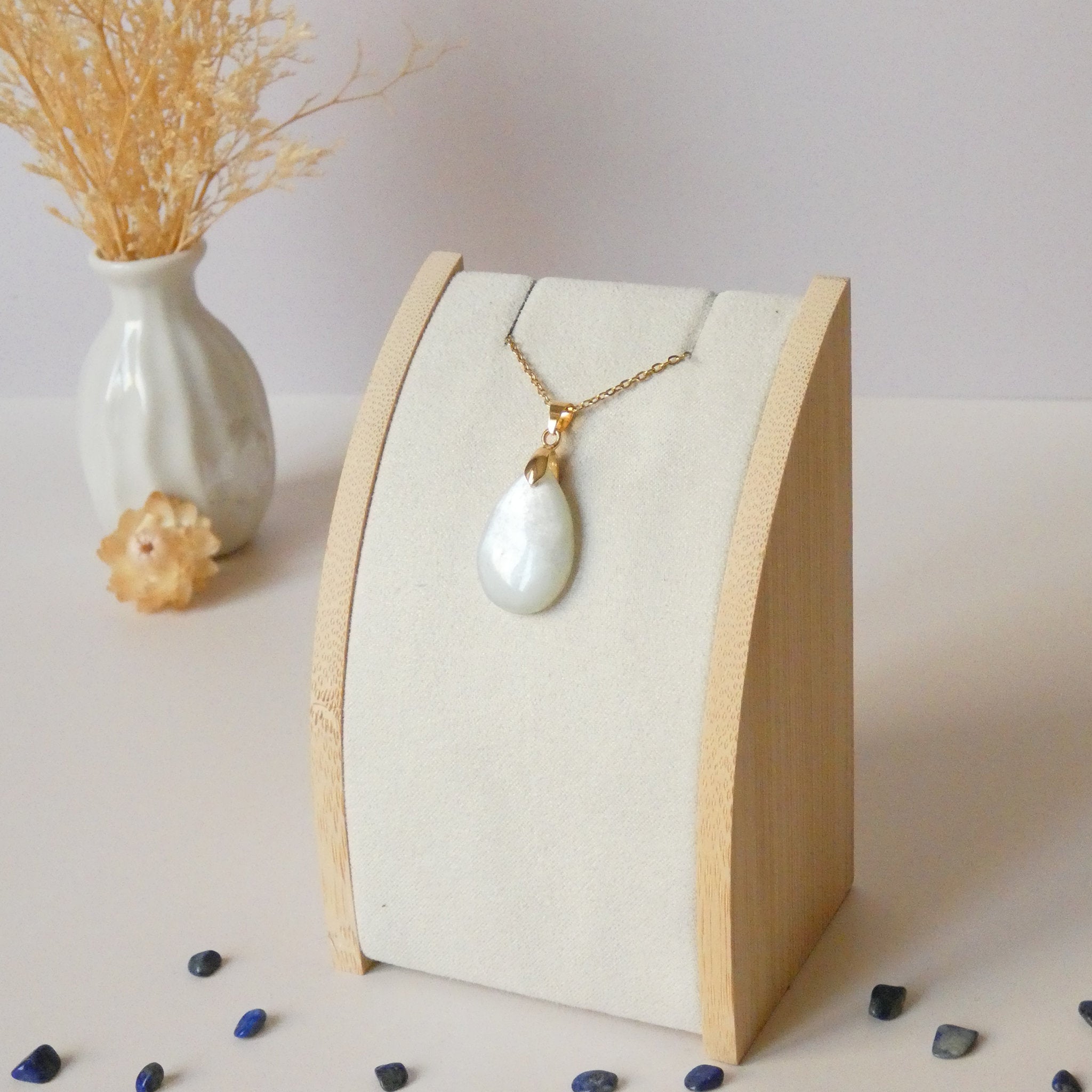 Pendentif en pierre de lune 2,4 cm - Bélière dorée