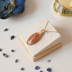 Pendentif en pierre de soleil – 5,1 cm – Wire wrapping doré