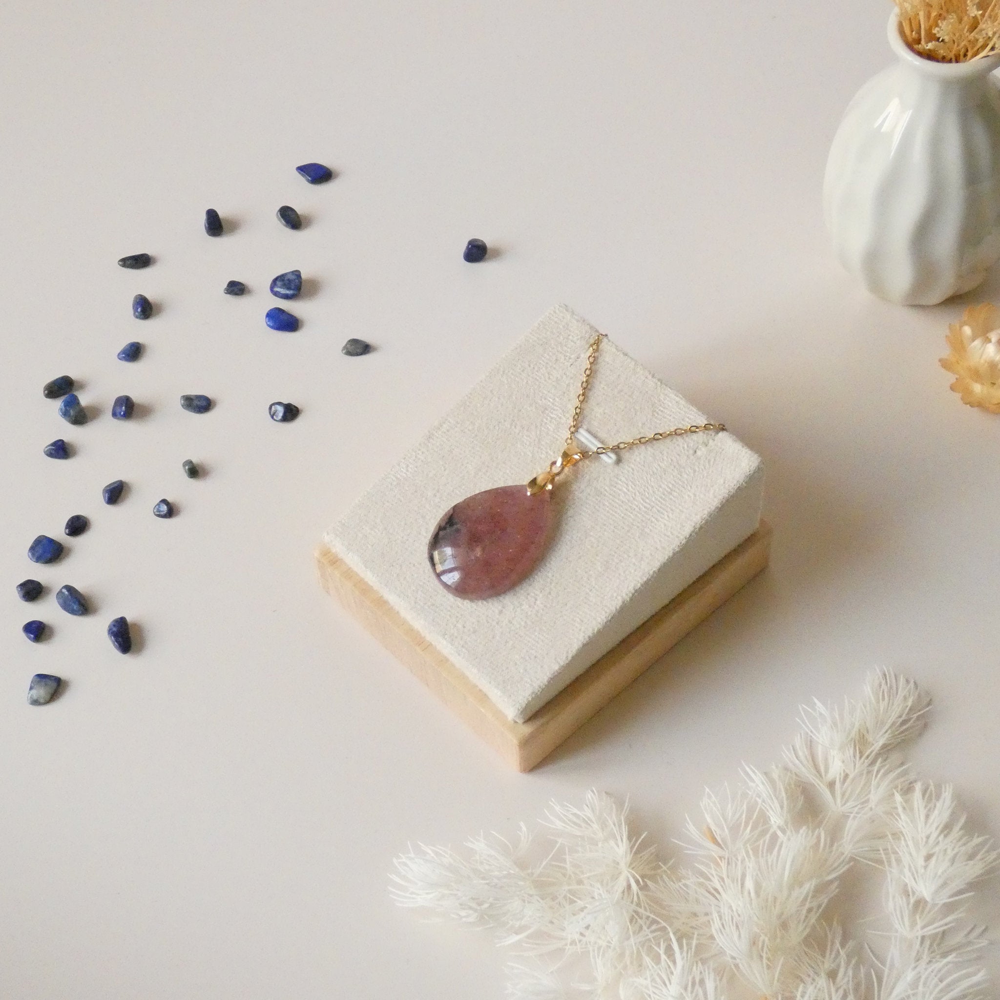 Pendentif en quartz fraise 3,1 cm – Bélière dorée