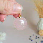 Pendentif en quartz rose 2,3 cm – Bélière dorée