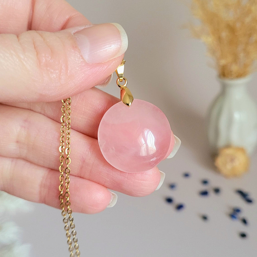 Pendentif en quartz rose 2,3 cm – Bélière dorée