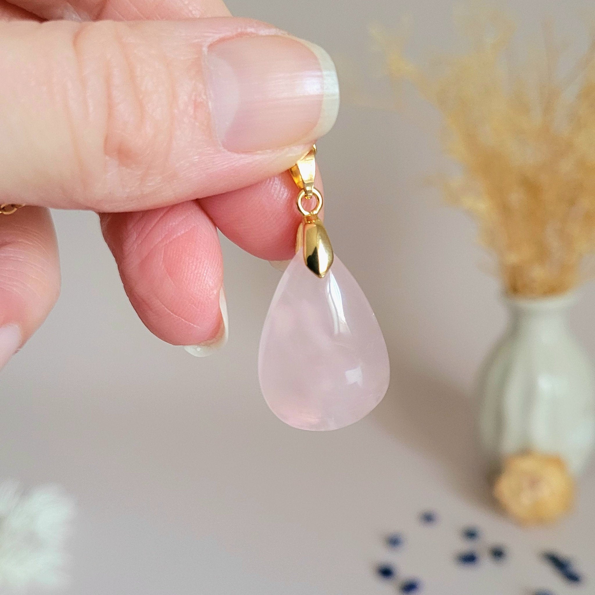 Pendentif en quartz rose 2,5 cm – Bélière dorée
