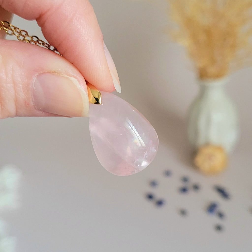Pendentif en quartz rose 2,5 cm – Bélière dorée