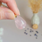 Pendentif en quartz rose 2,5 cm – Bélière dorée