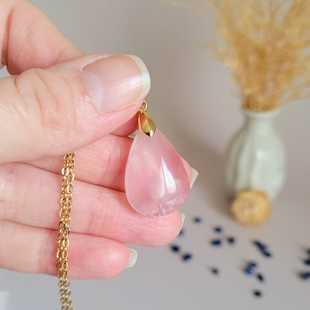 Pendentif en quartz rose 2,5 cm – Bélière dorée