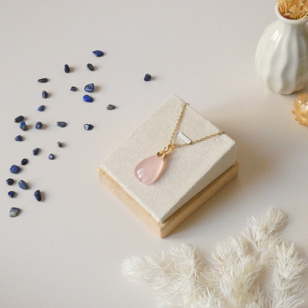 Pendentif en quartz rose 2,5 cm – Bélière dorée