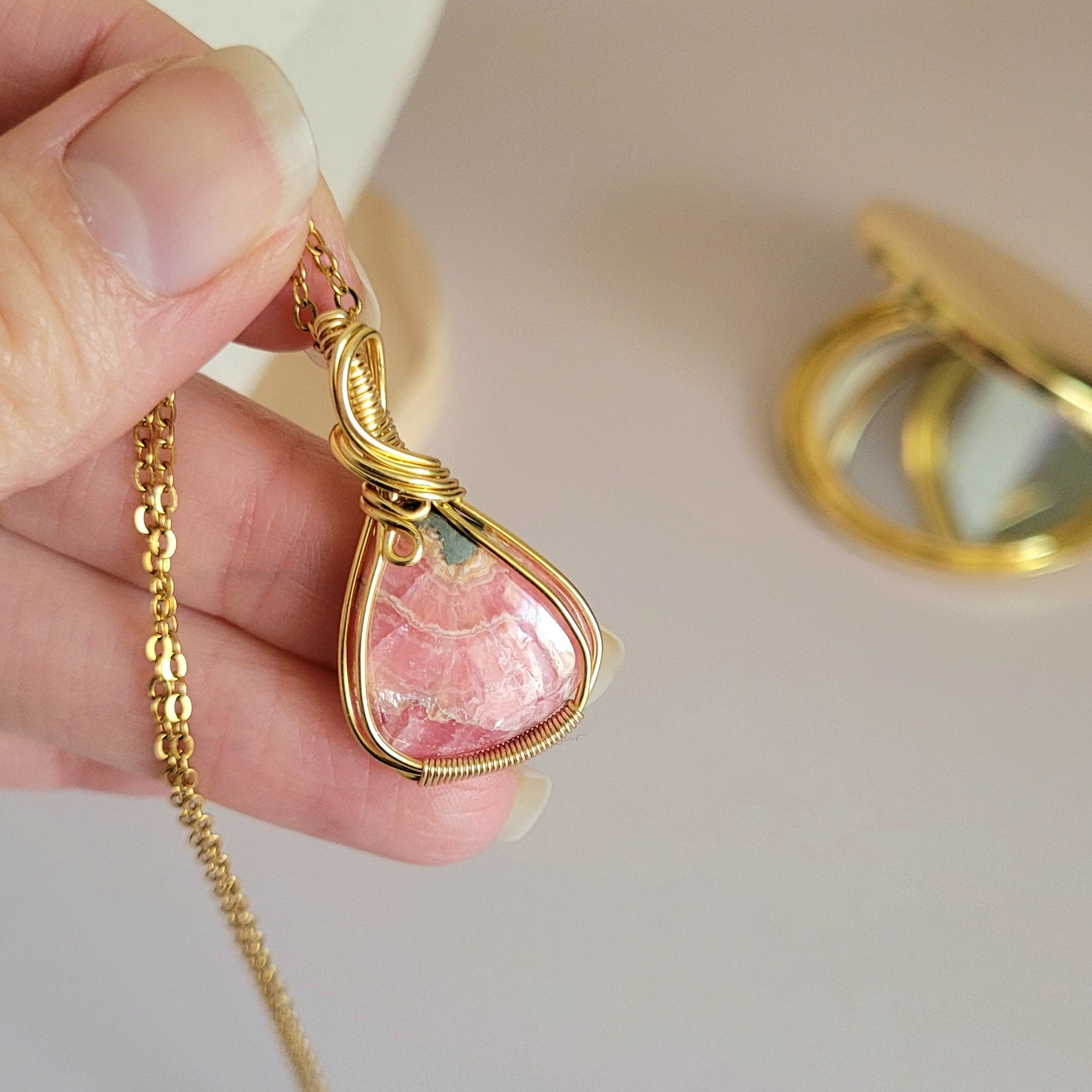 Pendentif en rhodochrosite 3,6 cm bijou artisanal en pierre naturelle