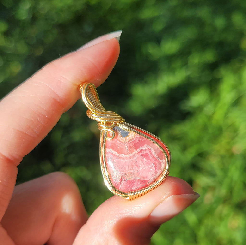 Pendentif en rhodochrosite 3,6 cm bijou artisanal en pierre naturelle