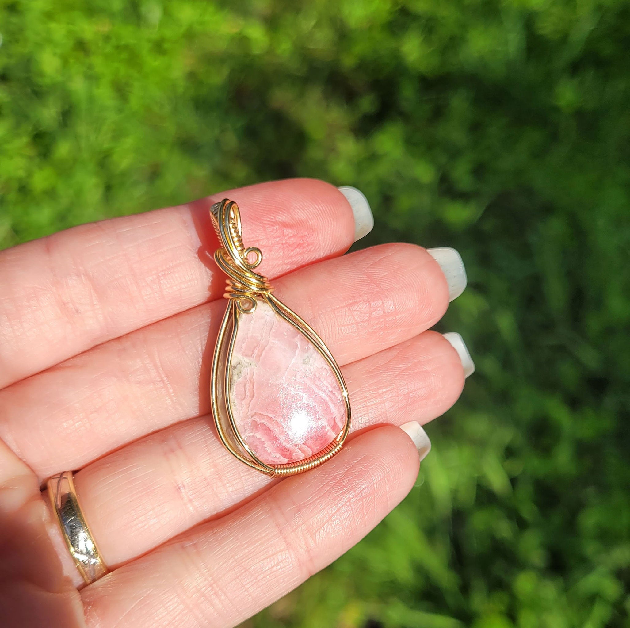 Pendentif en rhodochrosite 4,1 cm bijou artisanal