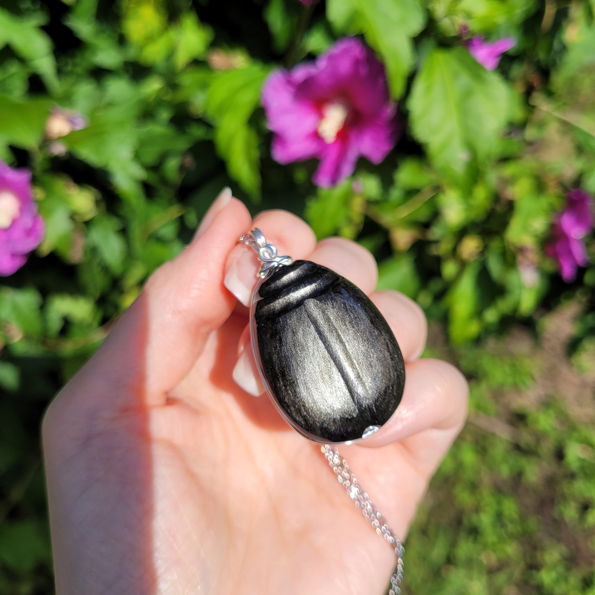 Pendentif scarabée obsidienne argenté 4,9 cm talisman unique