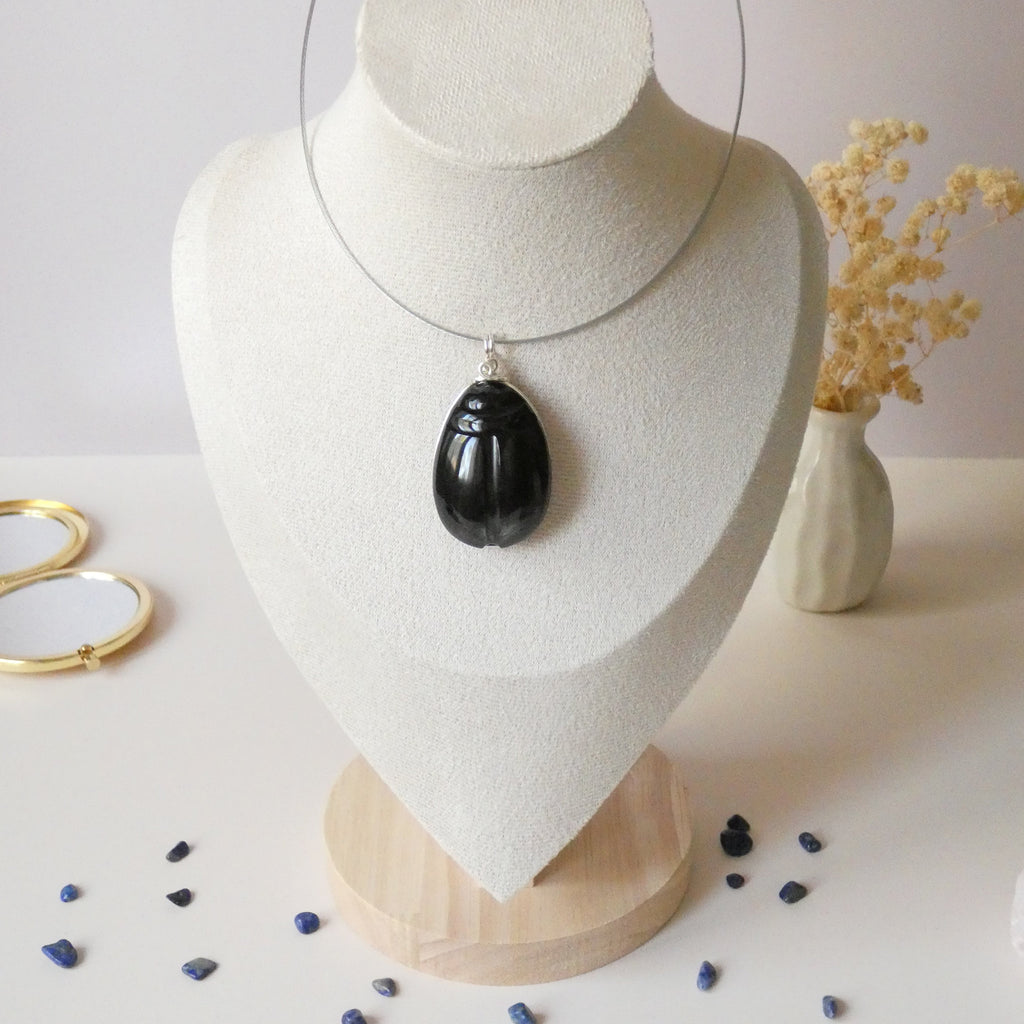 Pendentif scarabée obsidienne argenté 4,9 cm talisman unique
