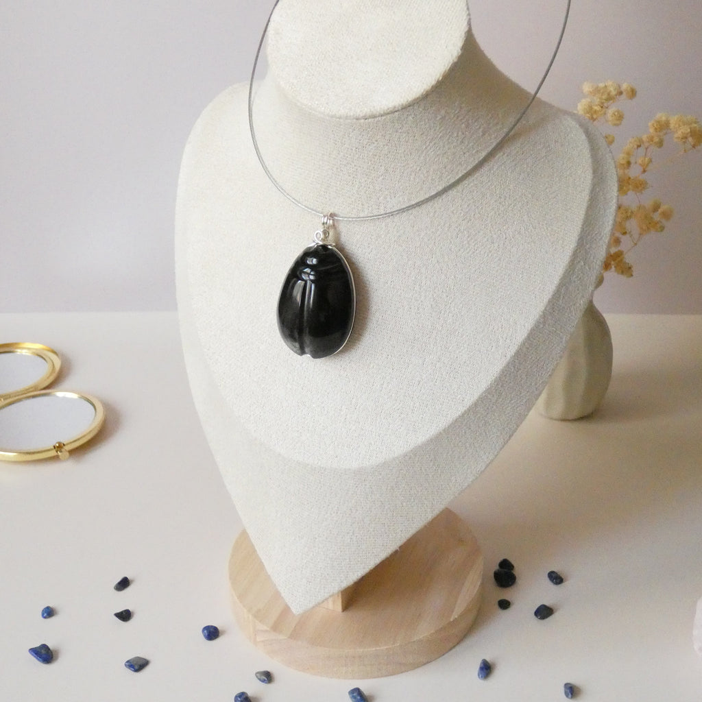 Pendentif scarabée obsidienne argenté 4,9 cm talisman unique
