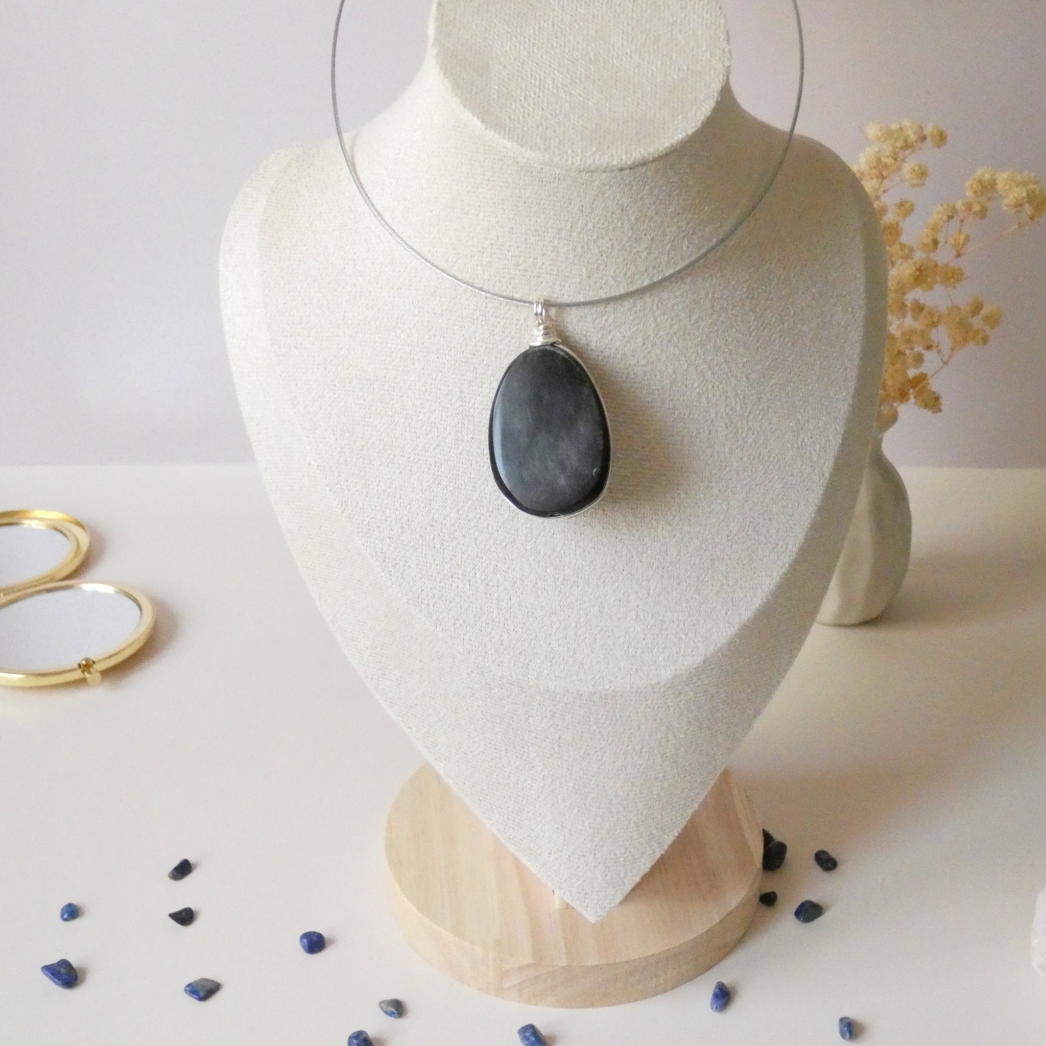 Pendentif scarabée obsidienne argenté 4,9 cm talisman unique