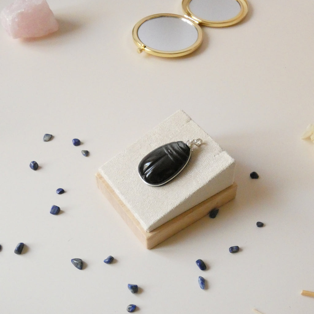 Pendentif scarabée obsidienne argenté 5,1 cm bijou artisanal