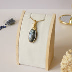 Pendentif en séraphinite wire wrapping doré – 4,9 cm