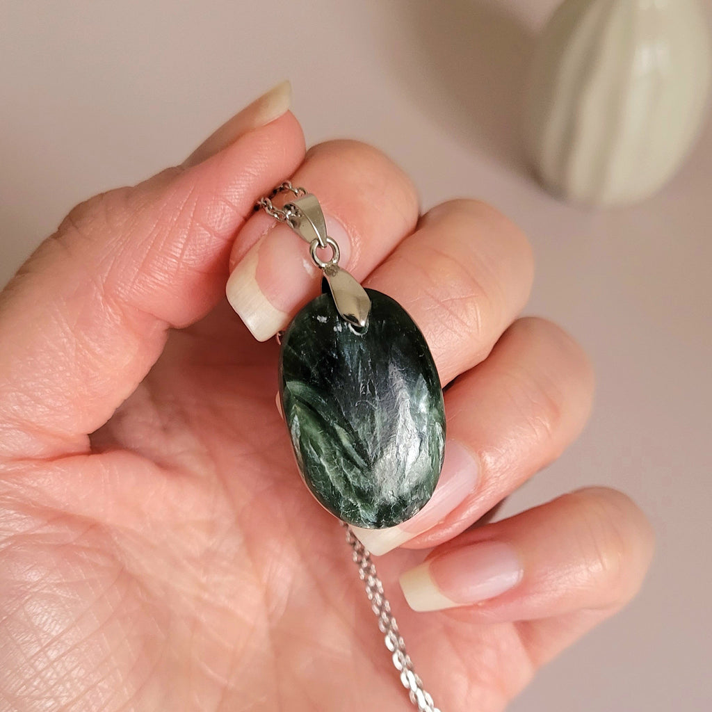 Pendentif en séraphinite bélière argentée – 2,7 cm - Bijou artisanal pierre naturelle